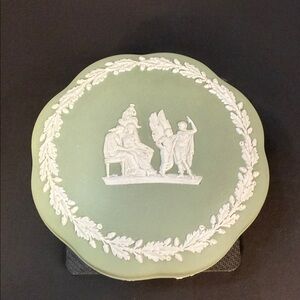 Vintage Edgewood jasperware sage green trinket box w/ lid